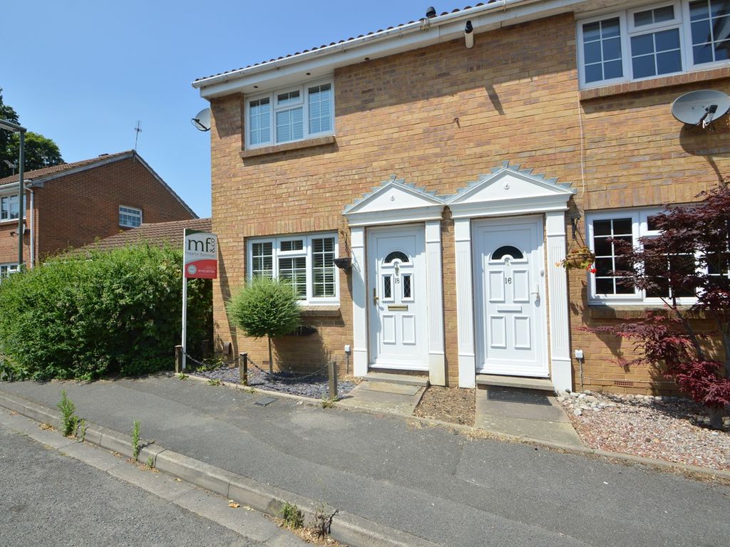 2 bed terraced house to rent in Finnart Close, Weybridge KT13, £1,795