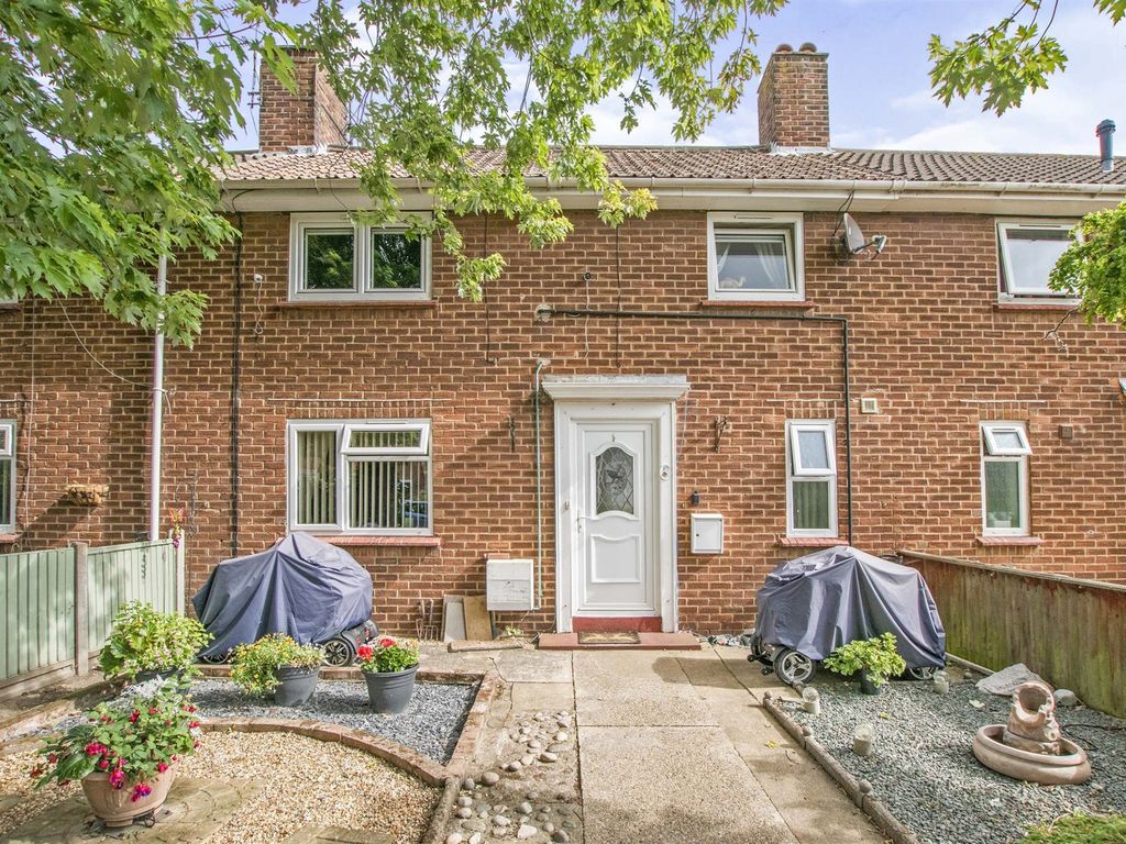 3 bed terraced house for sale in Notley Road, Lowestoft NR33 Zoopla