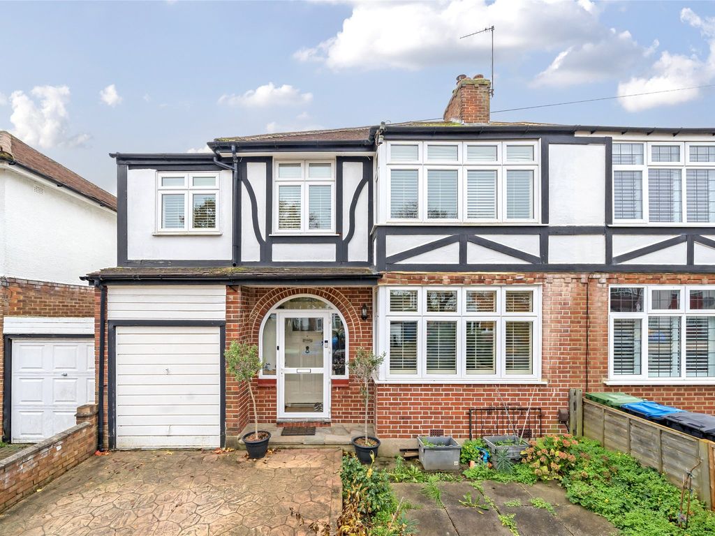 4 bed semidetached house for sale in Brockenhurst Avenue, Worcester