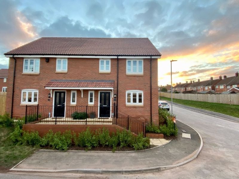 3 bed semidetached house to rent in North Petherton TA6, £1,300 pcm