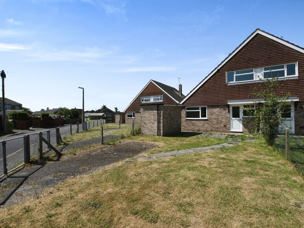 3 bed semidetached house for sale in Drakes Avenue, Devizes SN10 Zoopla