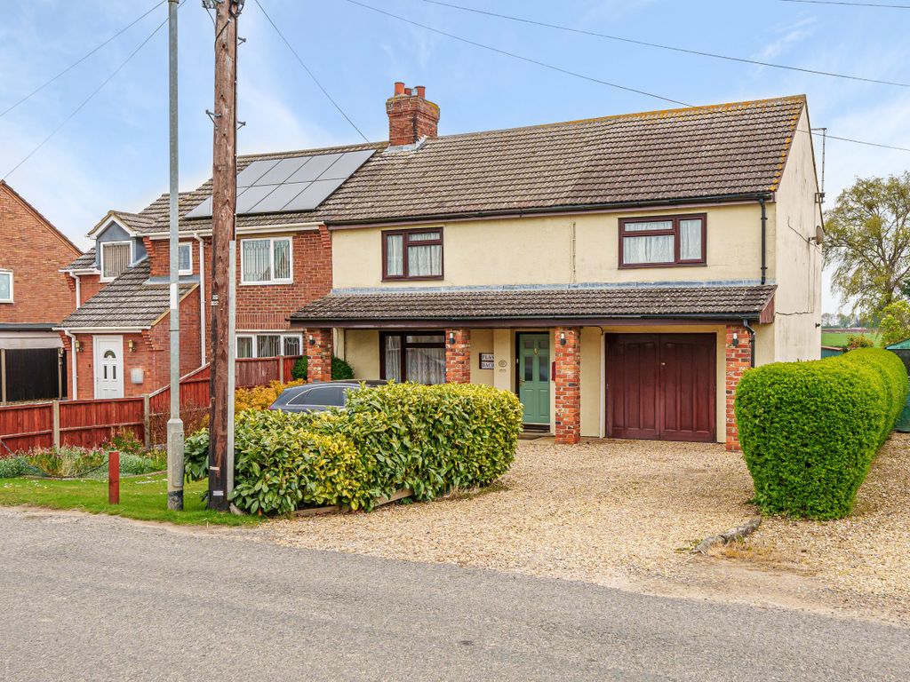 4 bed semidetached house for sale in Six House Bank, West Pinchbeck