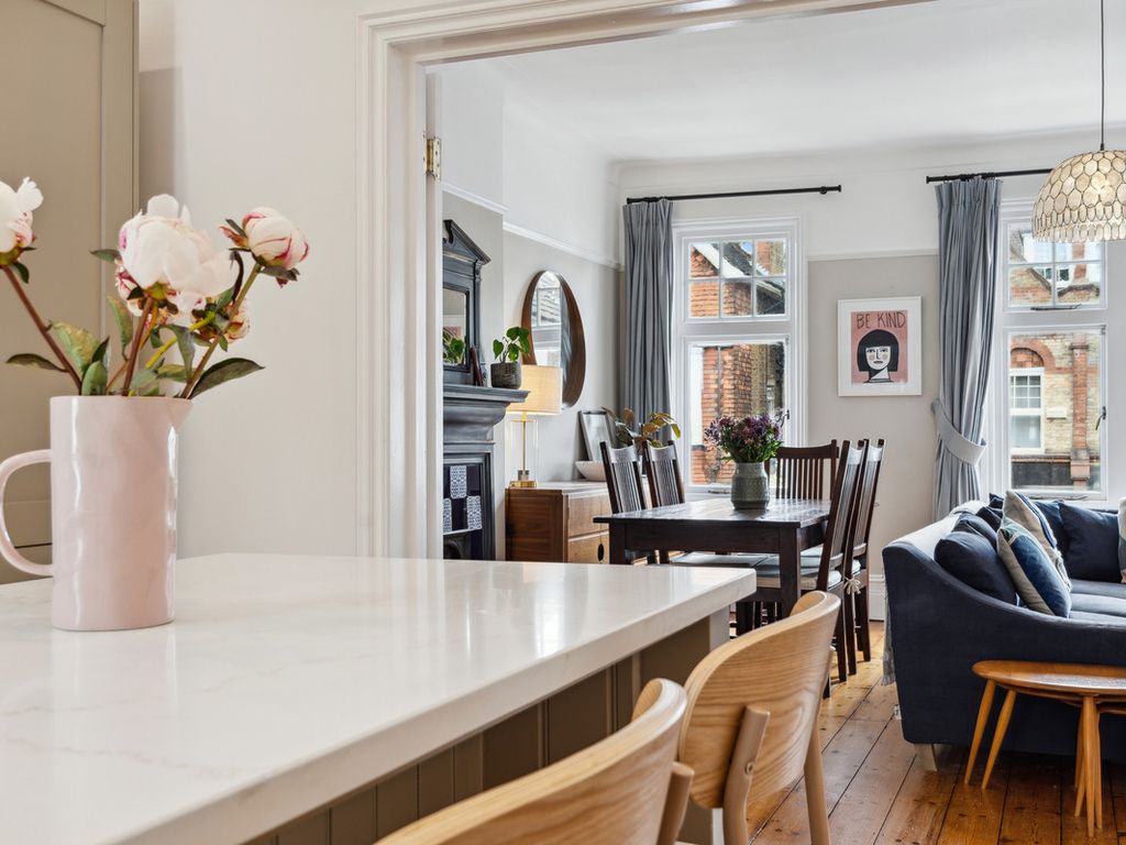 3 bed flat for sale in Kingsmead Road, London SW2, £650,000 Zoopla