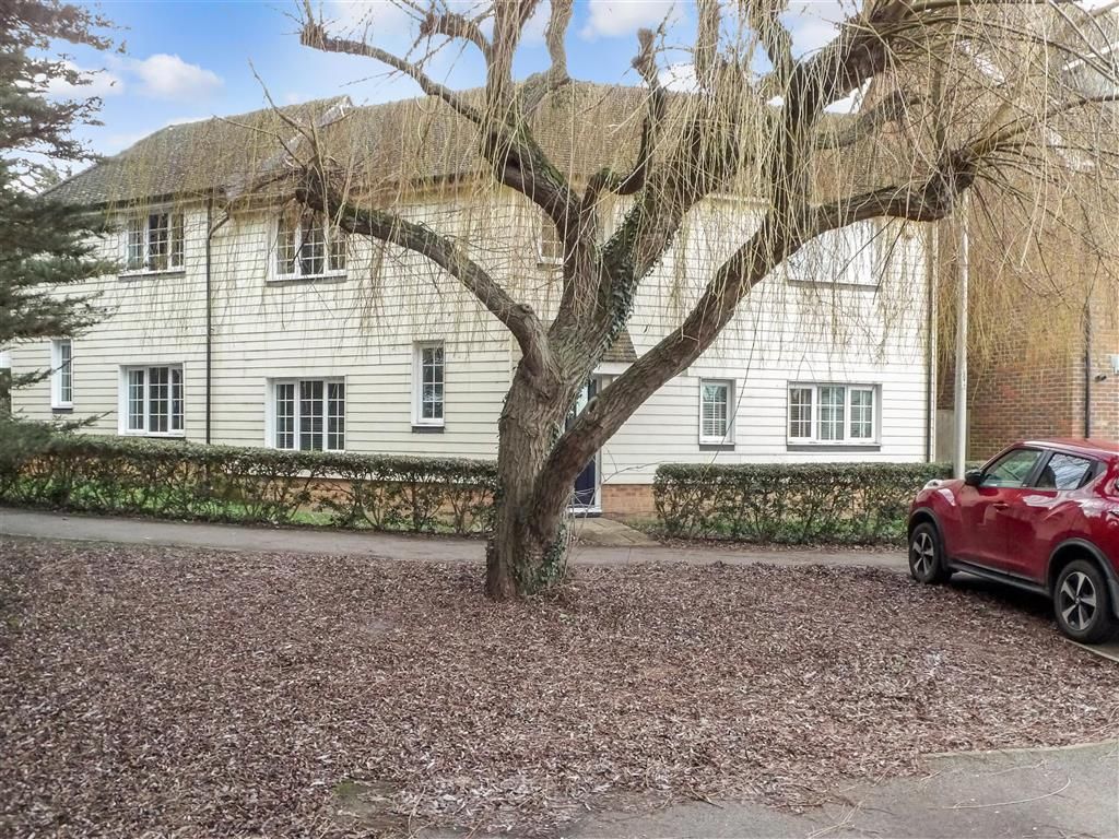 4 bed semidetached house for sale in Toad Hall Crescent, Chattenden