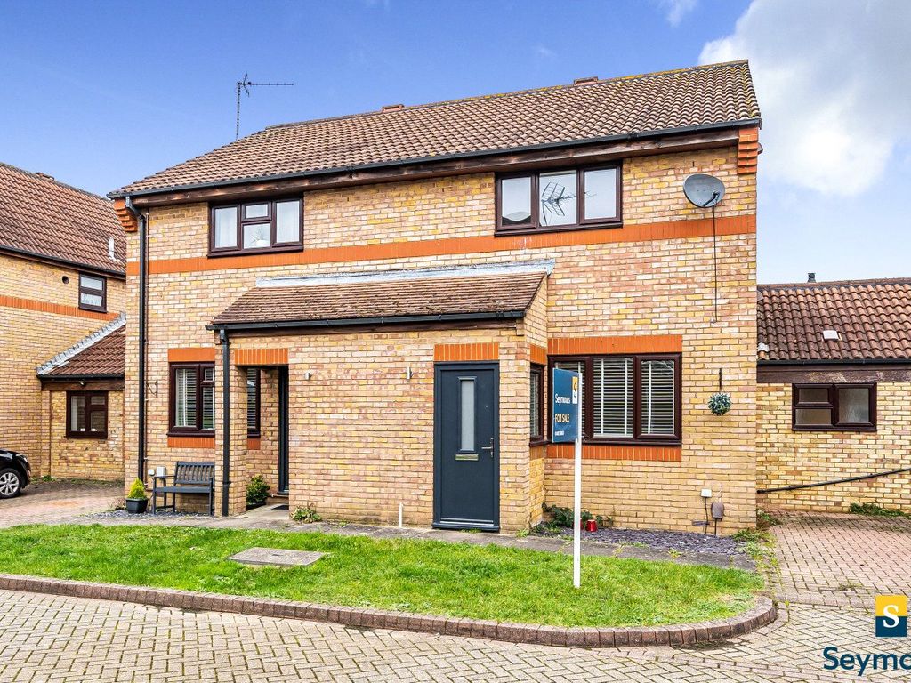 3 bed semidetached house for sale in Guildford, Surrey GU2, £495,000