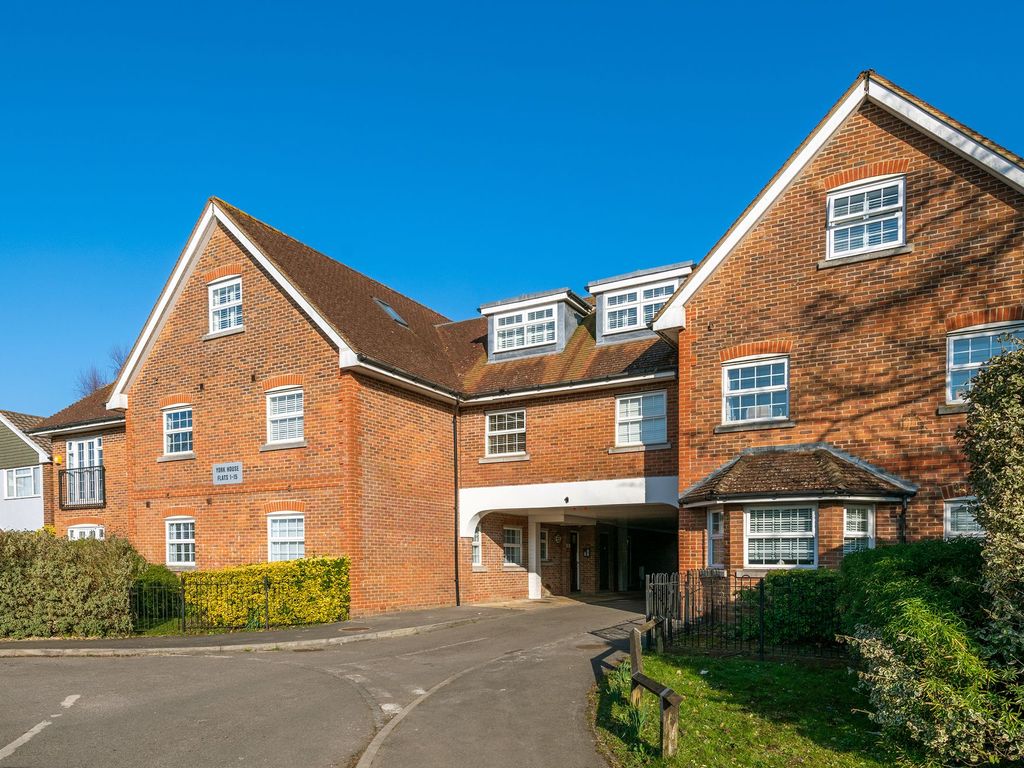 2 bed flat for sale in Brighton Road, Lower Kingswood KT20 Zoopla