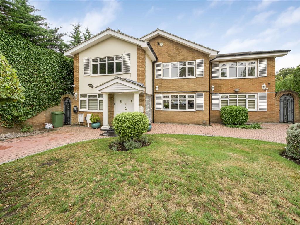 5 bed detached house for sale in Abingdon Close, Hillingdon, Uxbridge