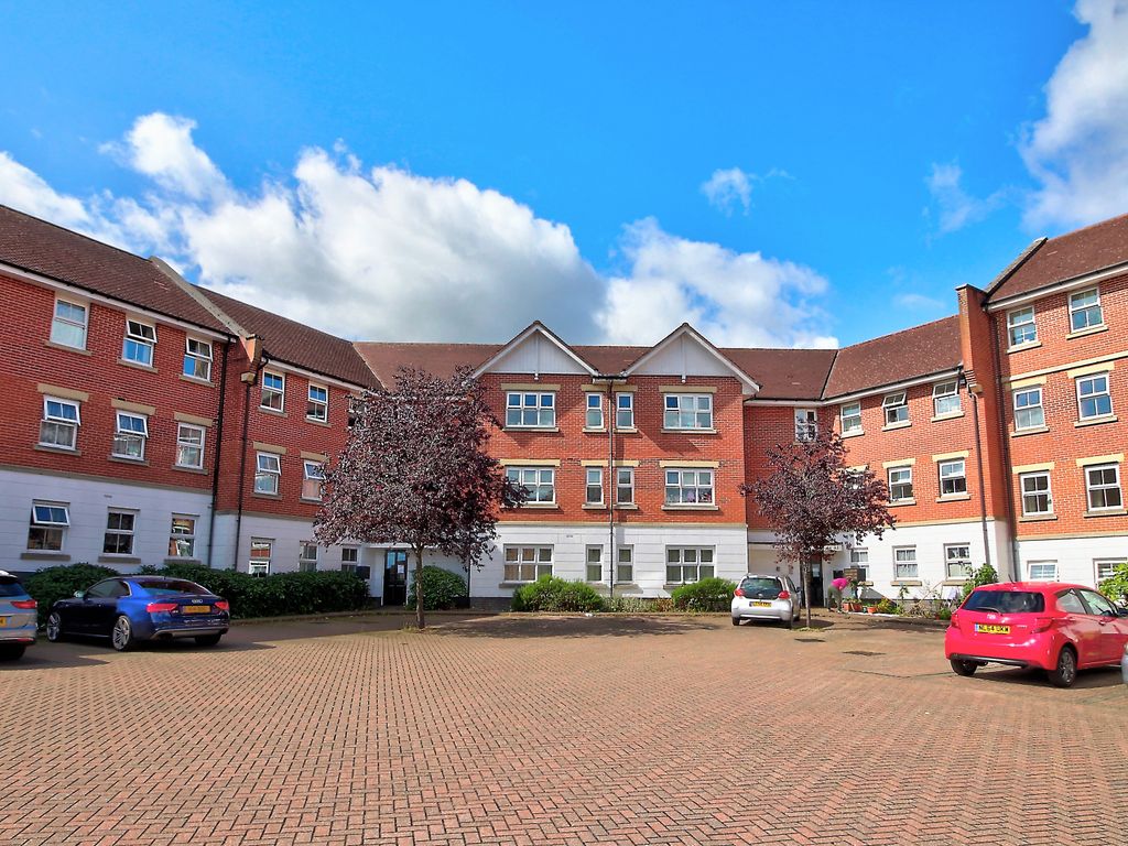 2 bed flat for sale in Bell Chase, Aldershot GU11 Zoopla