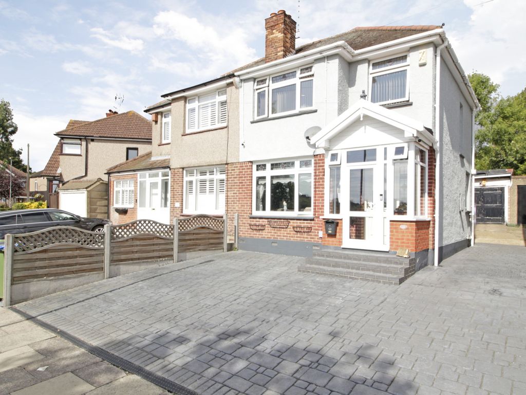 3 bed semidetached house for sale in Swingate Lane, Plumstead, London