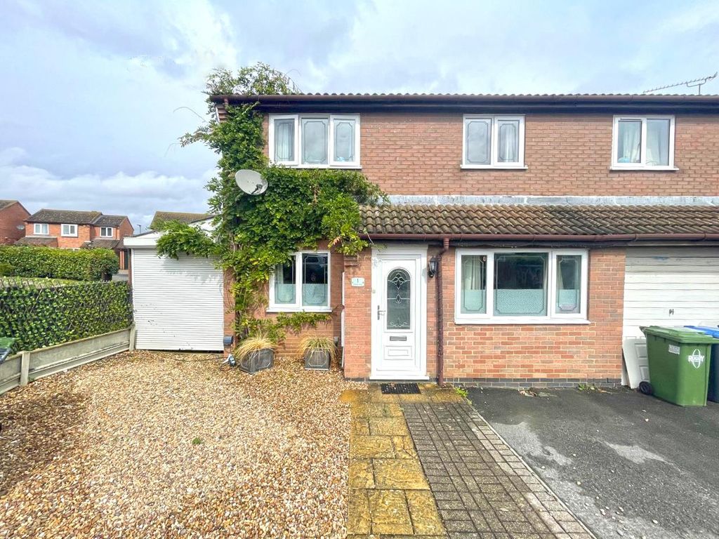 3 bed semidetached house for sale in Walnut Way, Rugby CV22 Zoopla