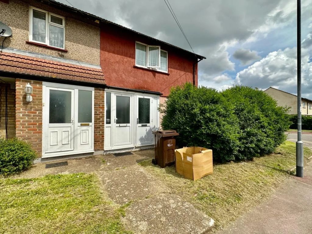 2 bed flat for sale in Rusholme Ave, Dagenham RM10, £250,000 Zoopla