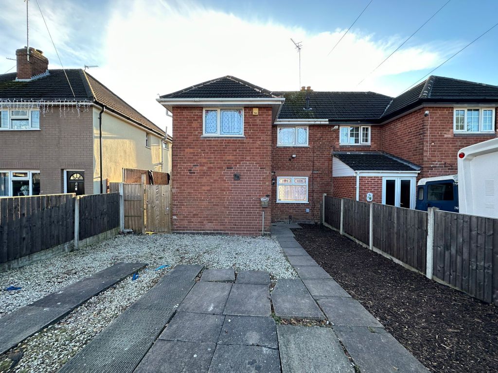 3 bed semidetached house to rent in King Charles Avenue, Walsall WS2