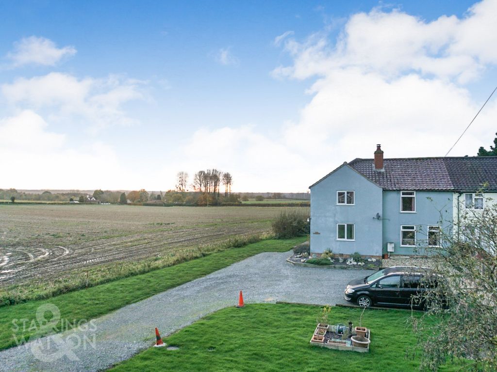 4 bed semidetached house for sale in Dun Cow Road, Aldeby, Beccles