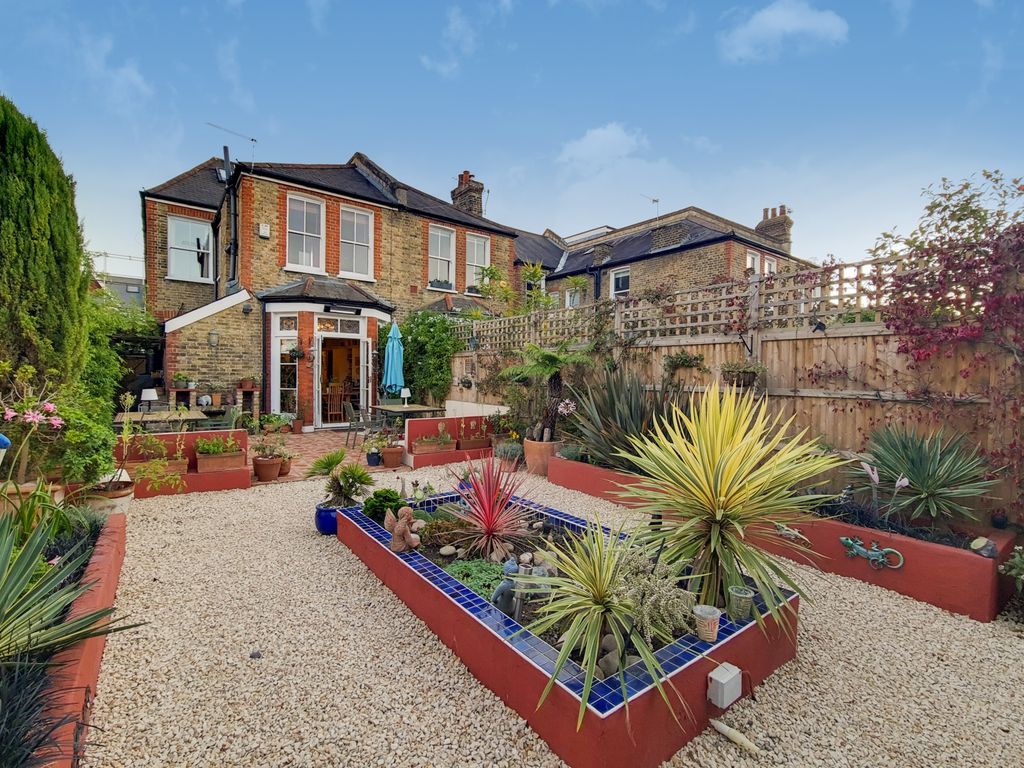 4 bed semidetached house to rent in Sussex Road, New Malden KT3 Zoopla