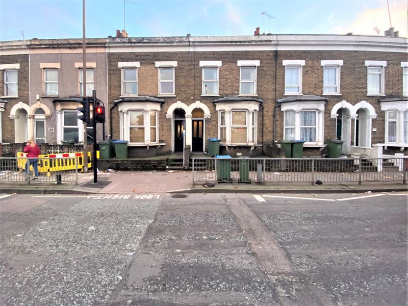 3 bed terraced house for sale in Woolwich Road, Greenwich SE10, £