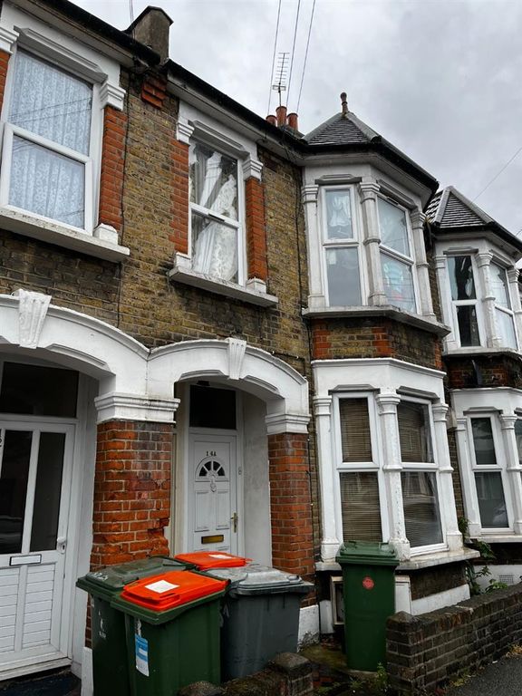 1 bed flat for sale in Oakfield Road, London E6, £215,000 Zoopla