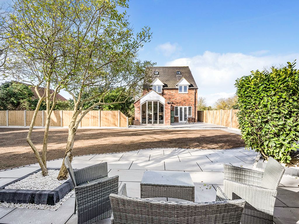 6 bed detached house for sale in Sandholme Road, Gilberdyke, Brough