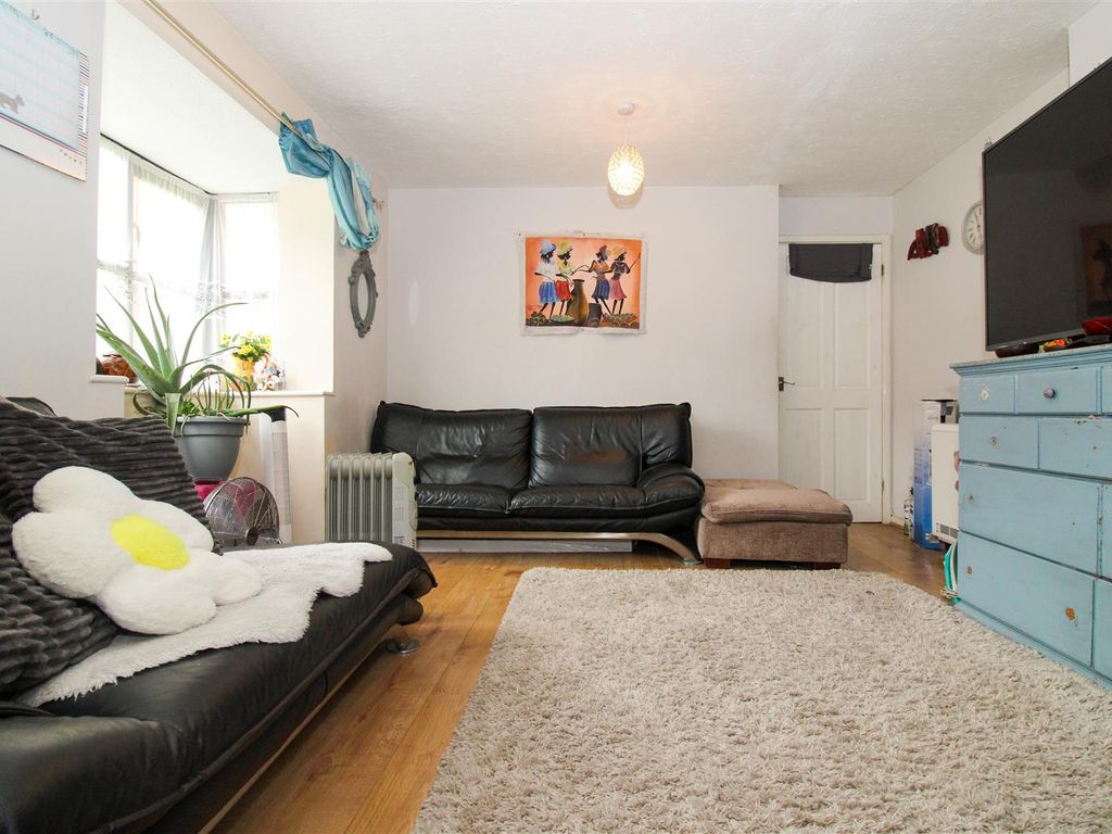 2 bed flat for sale in Somerset Gardens, Creighton Road, London N17, £