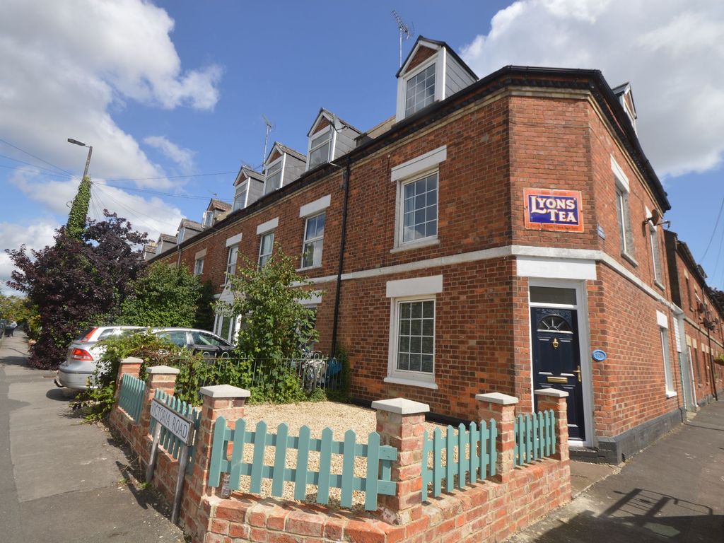 4 bed end terrace house to rent in Victoria Road, Cirencester GL7 Zoopla
