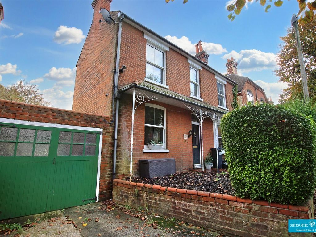 3 bed detached house for sale in Wantage Road, Reading RG30, £600,000