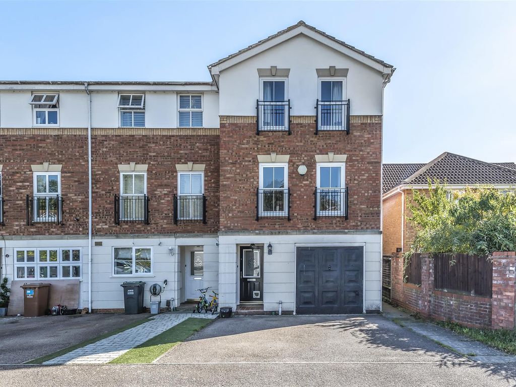 4 bed town house for sale in Byewaters, Watford WD18 Zoopla