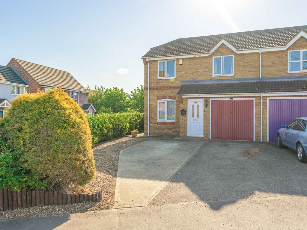 3 bed semidetached house for sale in Lodington Court, Horncastle LN9