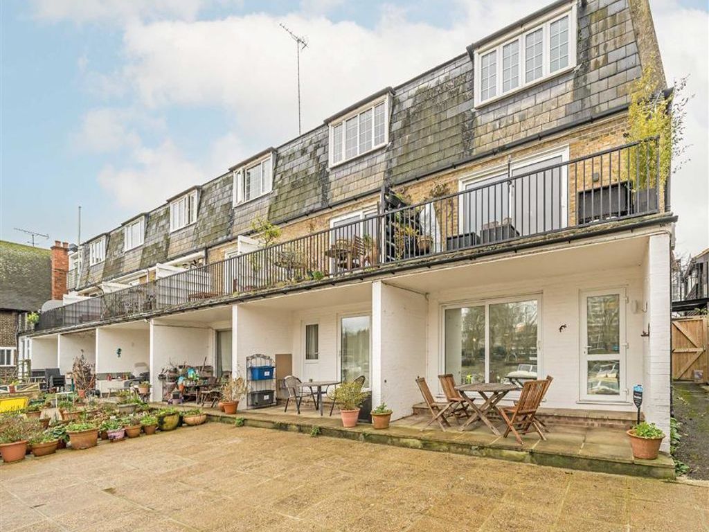 1 bed flat for sale in Salamander Quay, Lower Teddington Road, Hampton