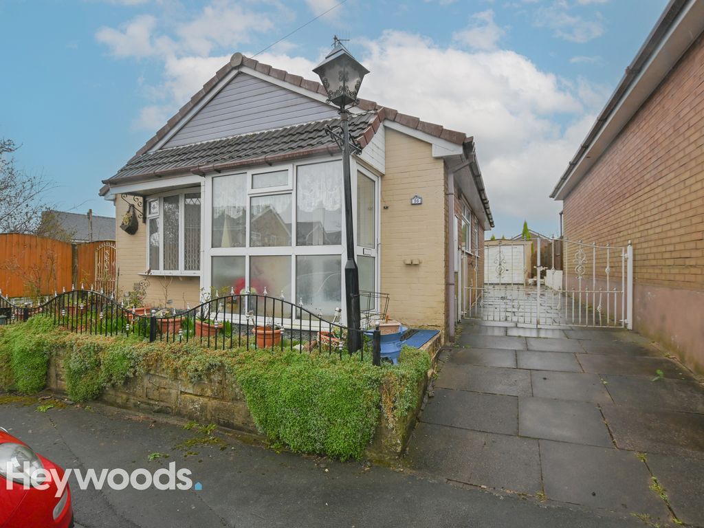 2 bed detached bungalow for sale in Stormont Close, Bradeley, StokeOn