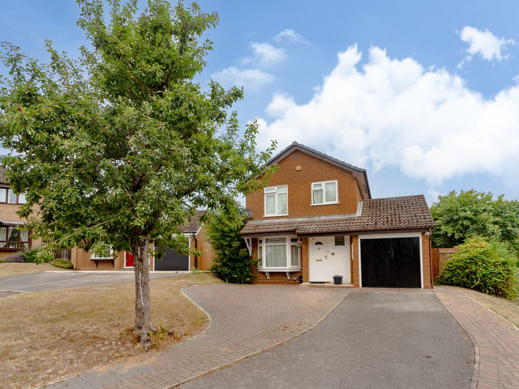 3 bed detached house for sale in Shackleton Way, Woodley, Reading RG5