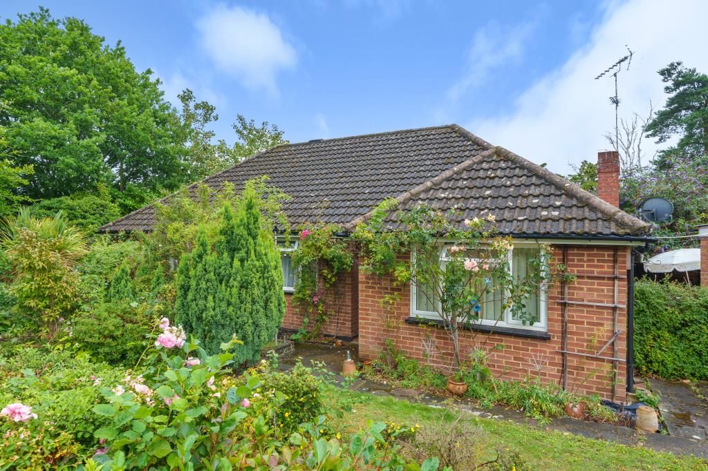 2 bed detached bungalow for sale in Fleet, Hampshire GU52 Zoopla