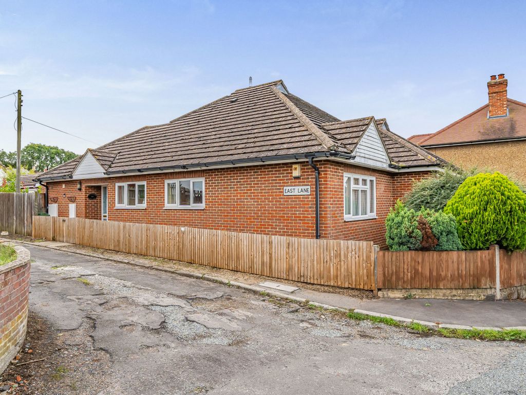 3 bed bungalow for sale in East Lane, South Darenth, Kent DA4, £375,000