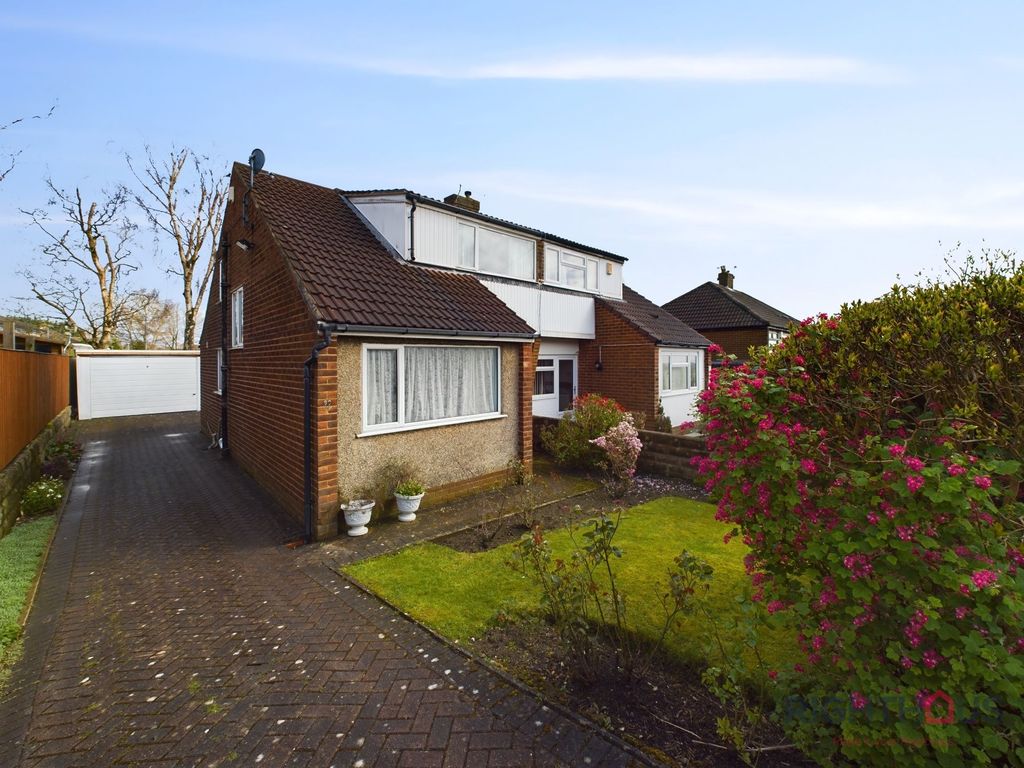 3 bed semidetached bungalow for sale in Raeburn Drive, Bradford BD6, £