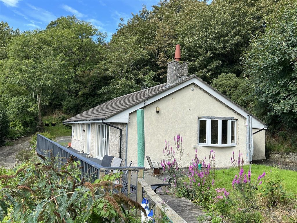 3 bed detached bungalow for sale in Shell Cottage, Old Newport Road