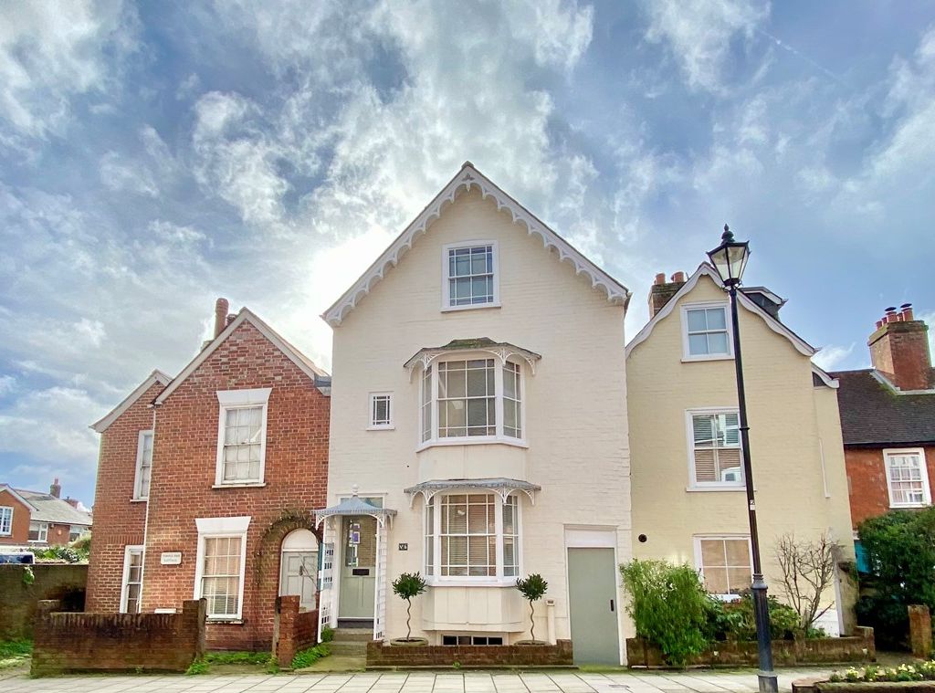 4 bed town house for sale in Priestlands Place, Lymington SO41, £