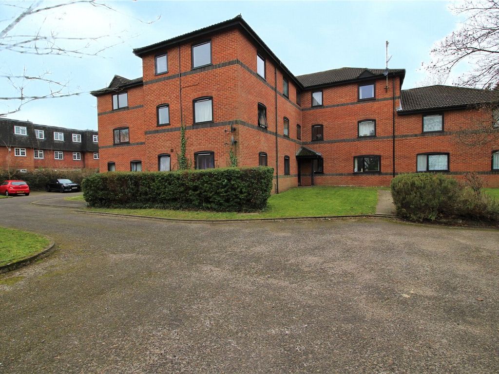 2 bed flat for sale in Wetherby Gardens, Farnborough GU14 Zoopla