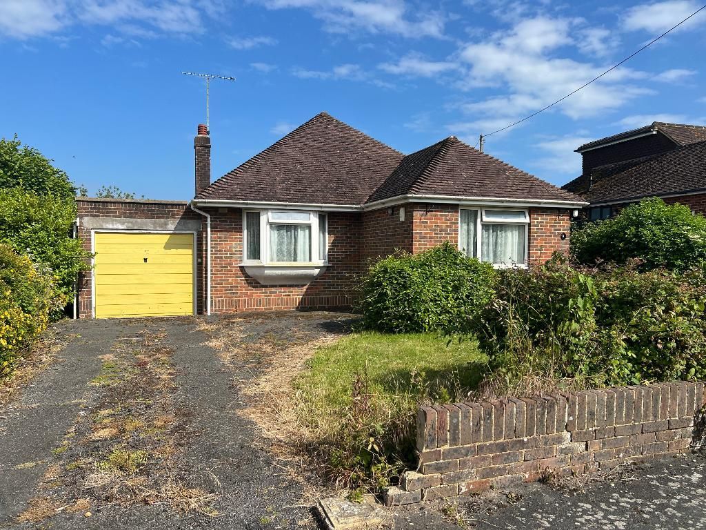 2 bed bungalow for sale in Saxon Road, Steyning, West Sussex BN44, £