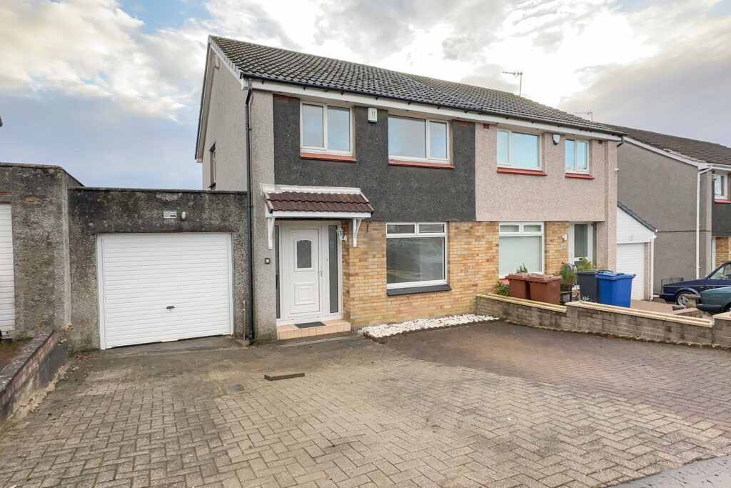 3 bed semidetached house for sale in Glenhead Crescent, Hardgate