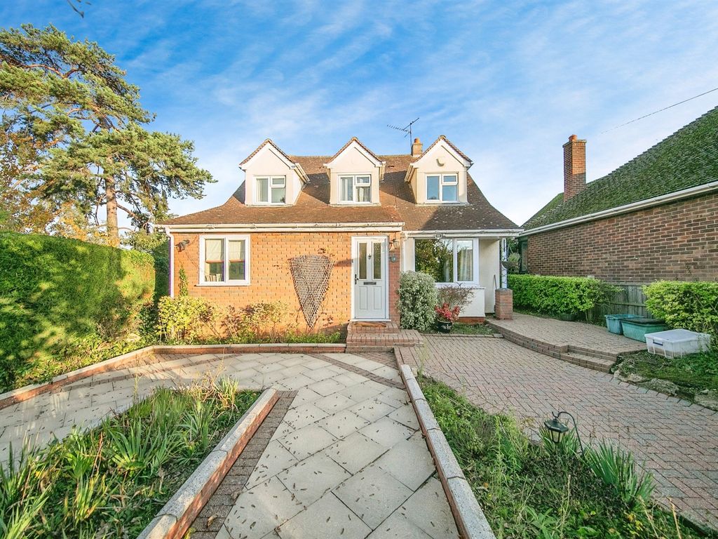 4 bed detached house for sale in Glen Avenue, Colchester CO3, £750,000