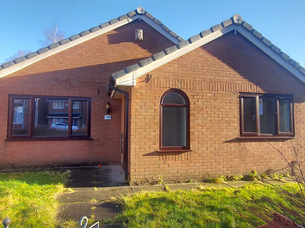 3 bed bungalow for sale in Rochdale Road, Royton, Oldham OL2, £345,000