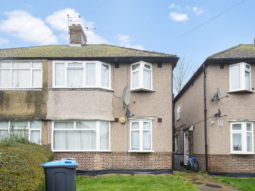 2 bed for sale in Priory Close, Wembley HA0, £395,000 Zoopla