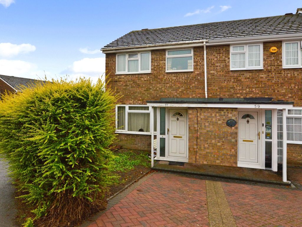 3 bed end terrace house for sale in Salters Way, Dunstable