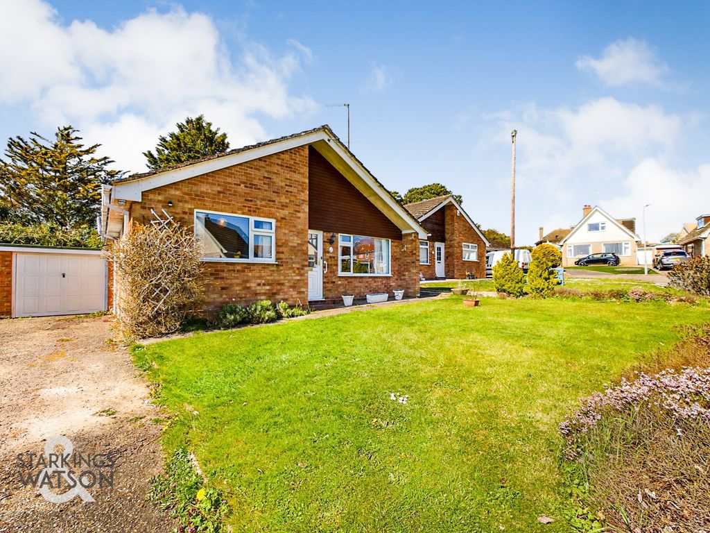 2 bed detached bungalow for sale in New Close, Acle, Norwich NR13 Zoopla