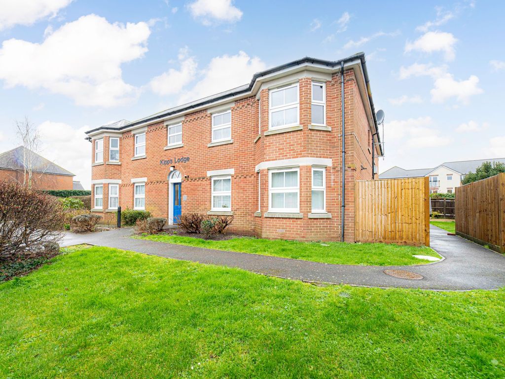 1 bed flat for sale in Stanley Road, Kipps Lodge CT19, £125,000 Zoopla