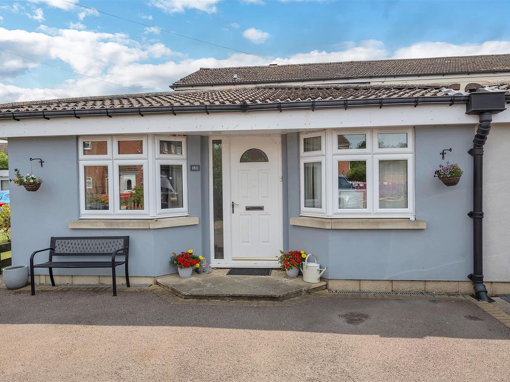 5 bed semidetached house for sale in Kings Road, Glemsford, Sudbury