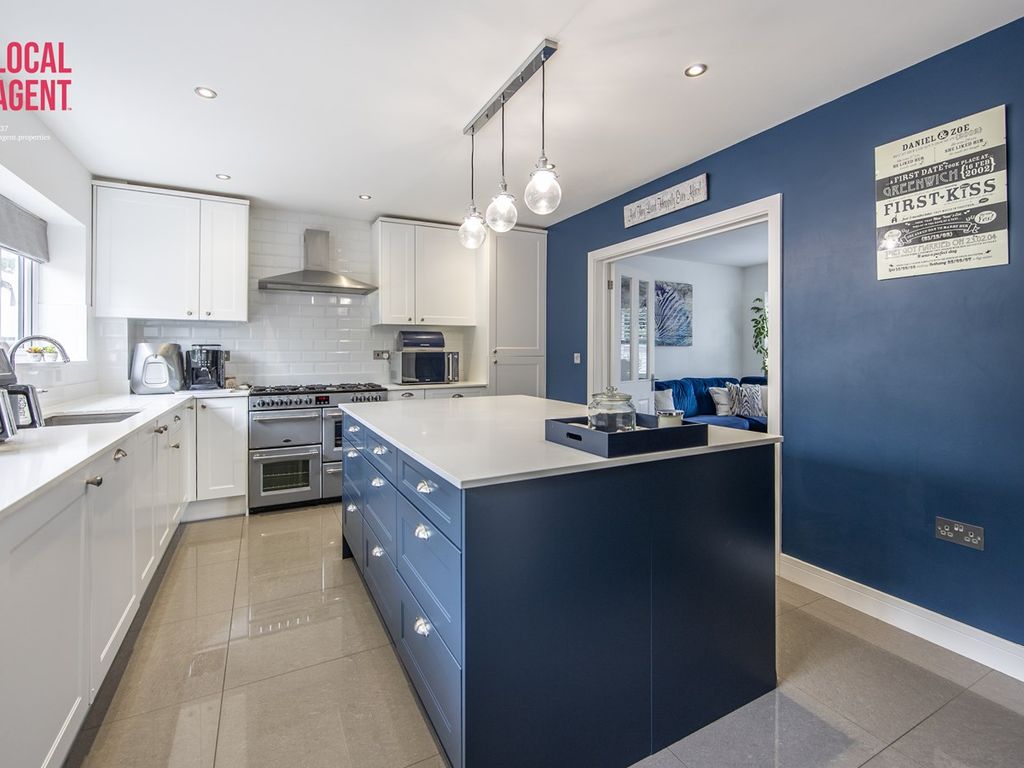 3 bed detached house for sale in Glebe Place, Horton Kirby, Dartford