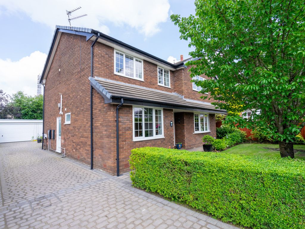 4 bed detached house for sale in Oakwood Drive, Fulwood PR2, £459,950