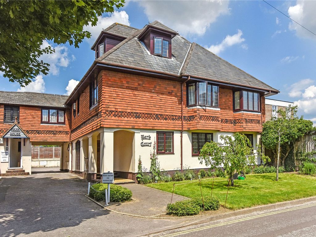2 bed flat for sale in Park Court, Park Road, Petersfield, Hampshire GU32, £325,000 Zoopla