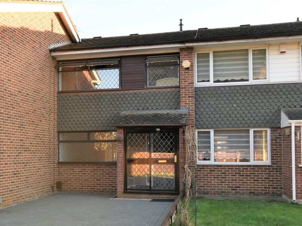 3 bed property to rent in Westfield Walk, Cheshunt, Waltham Cross EN8