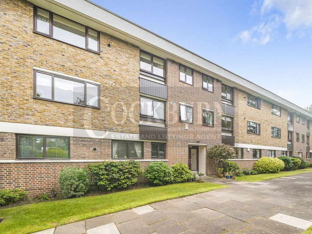 2 bed flat for sale in Greenacres, Eltham SE9, £425,000 Zoopla