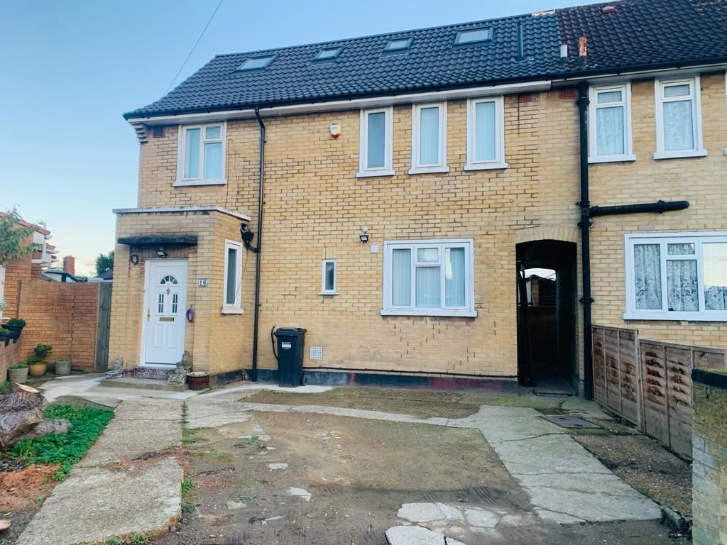 5 bed property to rent in St. Dunstans Road, Hounslow TW4, £900 pcm